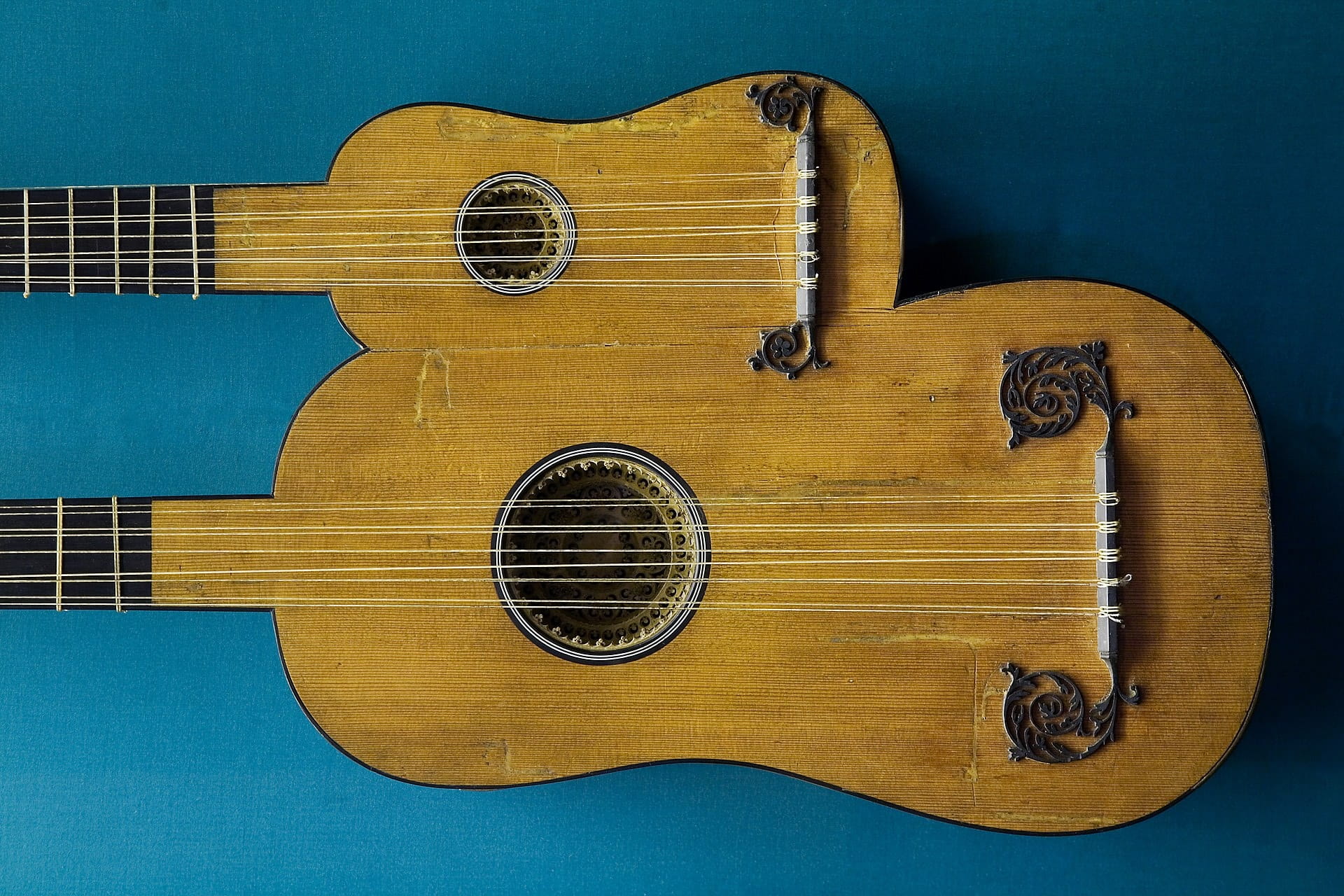 vienna-double-guitar-paris-1690-9606.jpg
